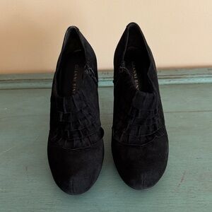 Gianni Bini Black Heeled Boot.